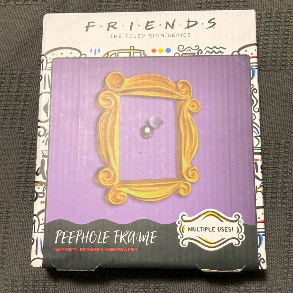 FRIENDS Peephole Frame
